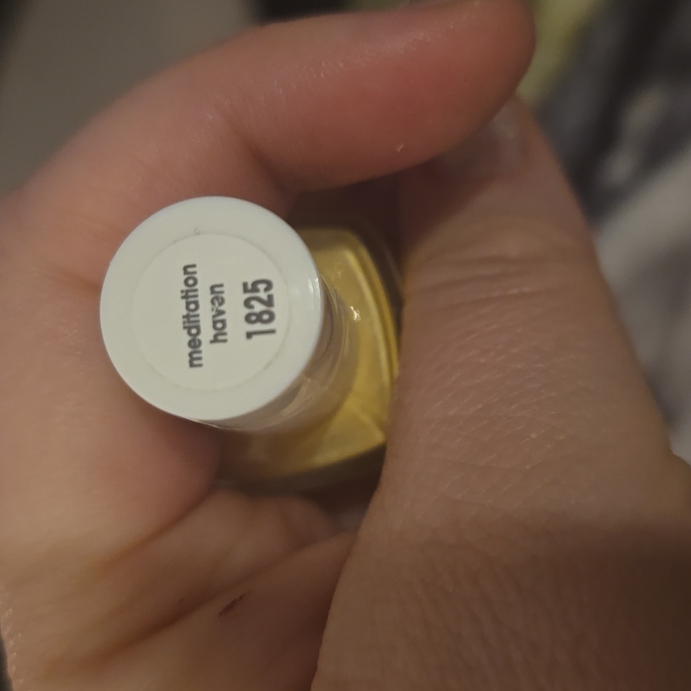 Essie nail polish "meditation haven" - Picture 3 of 5